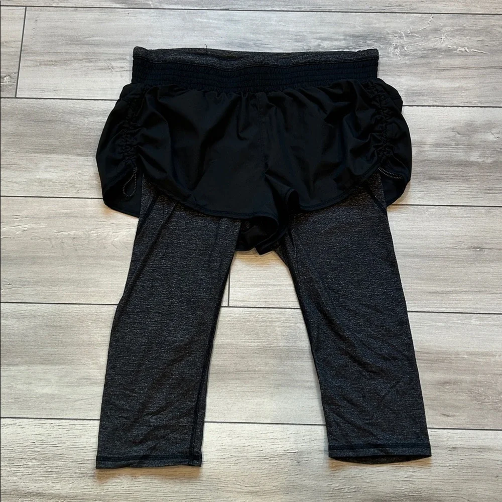 Athleta Go Getter 2-in-1 Knicker Shorts Over Capri leggings size medium